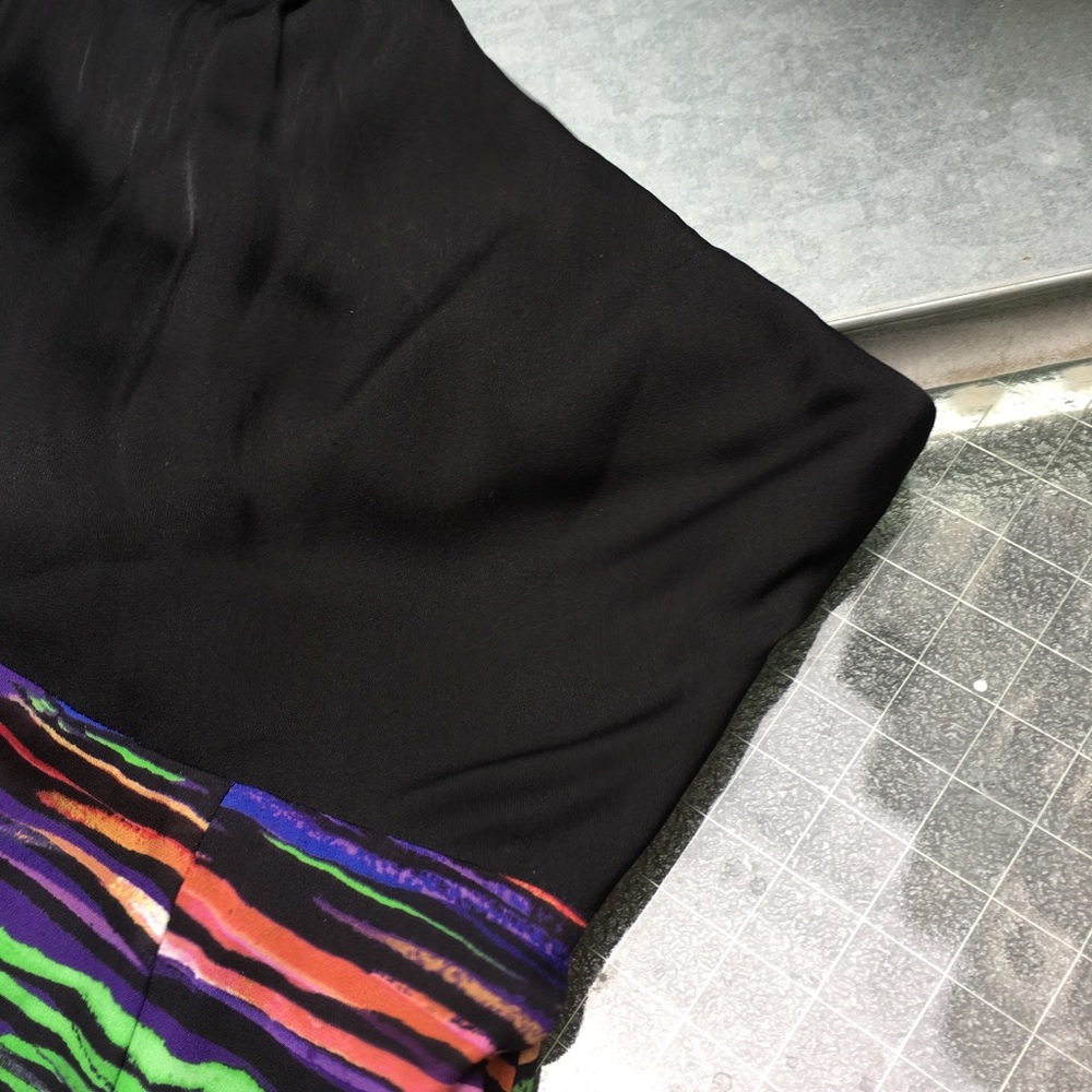 Alice & Olivia Flattering Dress - Picture 5 of 8